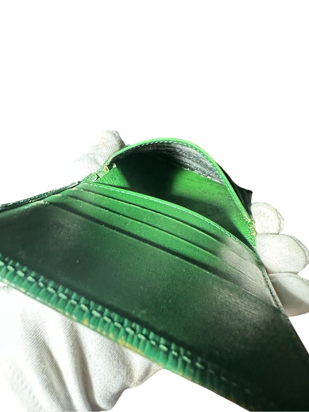 Authentic Vintage Green Louis Vuitton Epi Leather Wallet - Picture 8 of 9